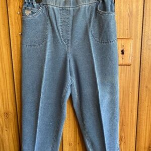 Dream Jeanne’s Blue Denim Capri Pants